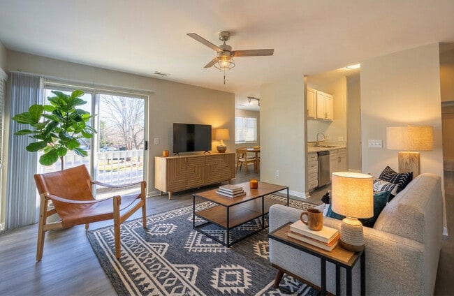 Building Photo - Crescent Oaks