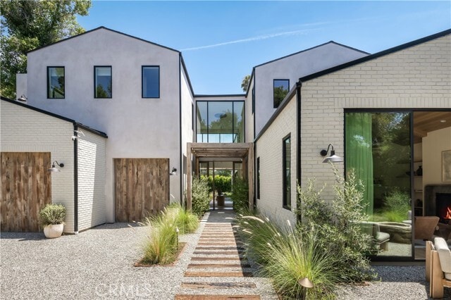 Building Photo - 4826 Woodley Ave
