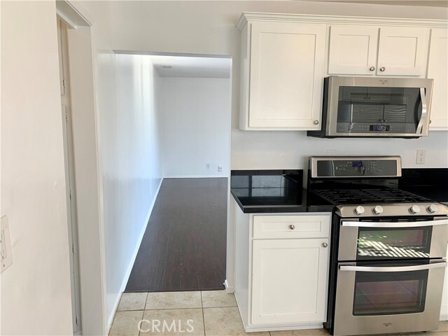 Foto del edificio - 1056 W 25th St
