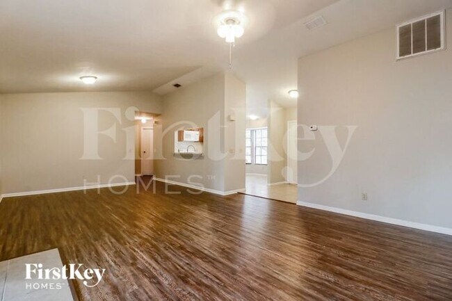 Foto del edificio - 1907 Landside Dr