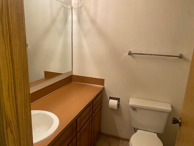 Foto del edificio - 16611 E B St