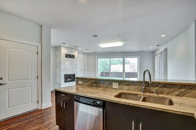 Building Photo - 3505 N Elston Ave