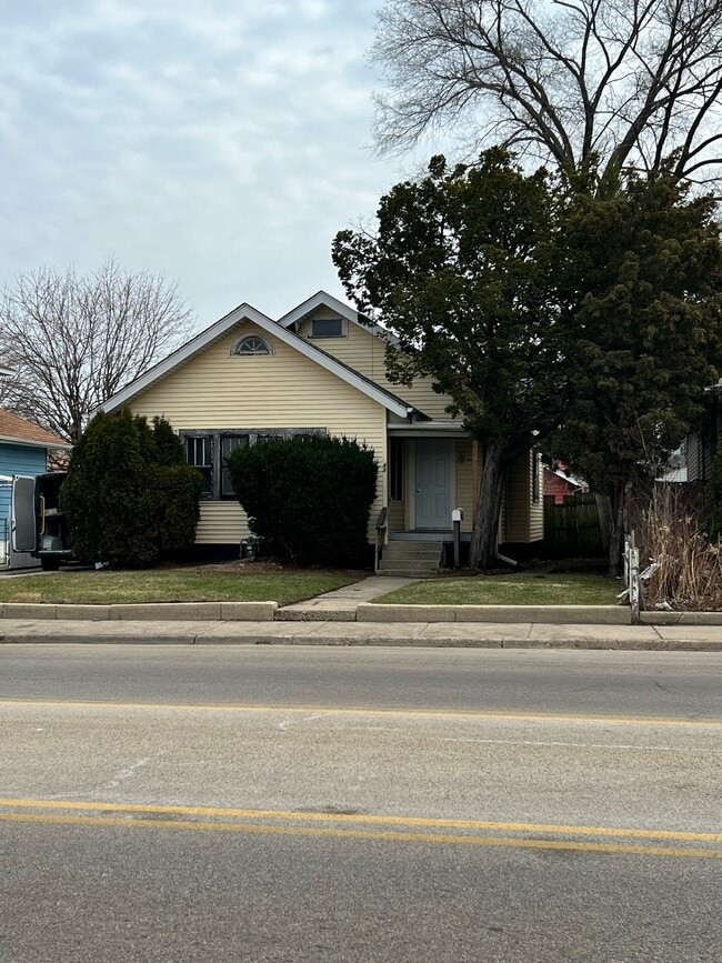 Building Photo - 43 N Lewis Ave