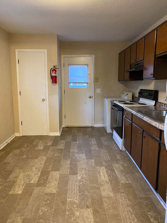 Foto del edificio - 220 Vickery Dr