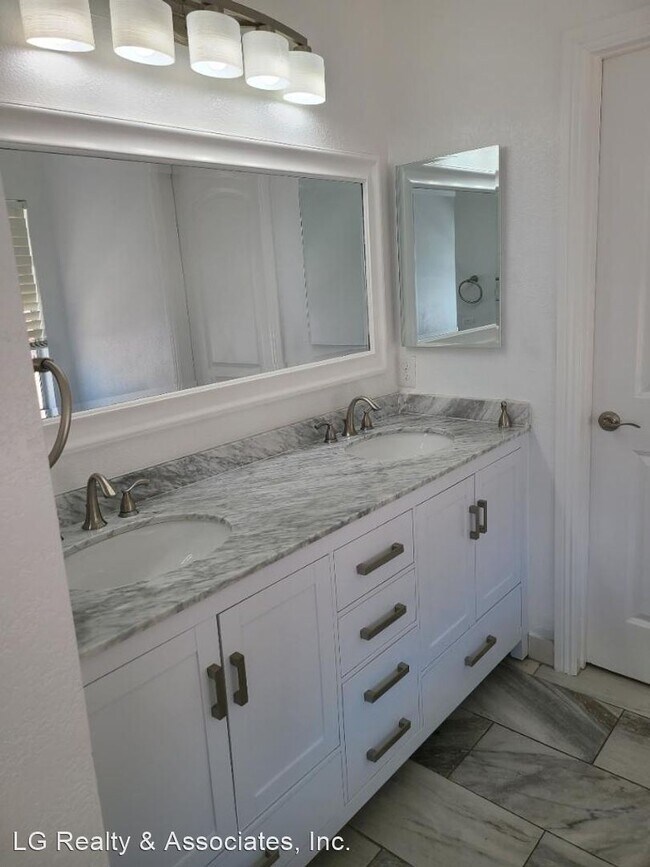 Building Photo - 4 br, 2.5 bath House - 2551 Cloverdale Ct
