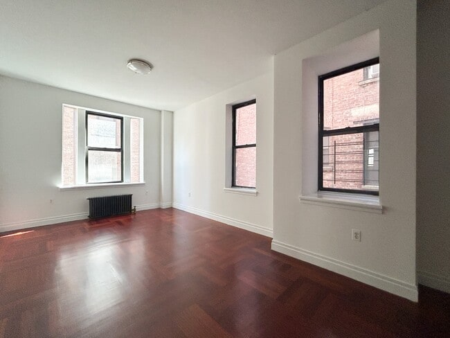 Building Photo - 611 W 137th St