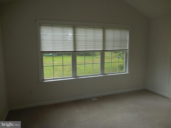 Foto del edificio - 108 Boston Dr