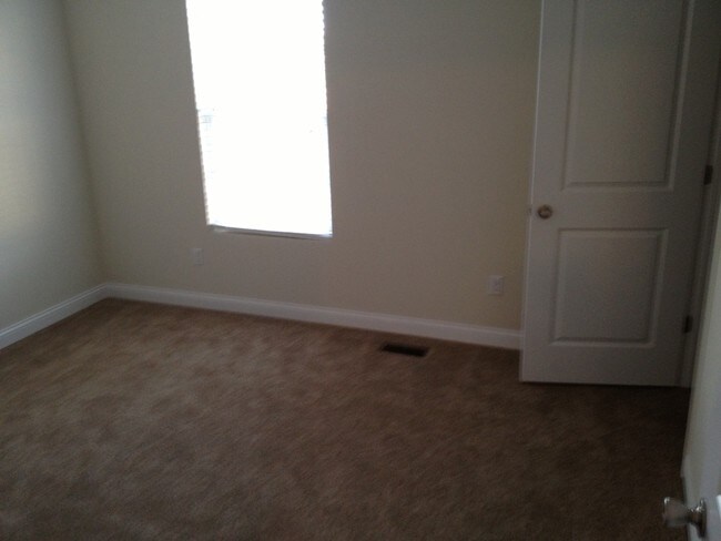 Building Photo - 120 Bluebell Cir