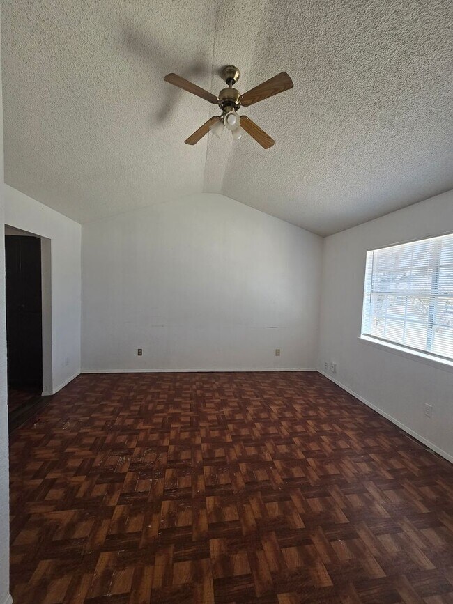 Foto del edificio - AFFORDABLE EASTSIDE DUPLEX
