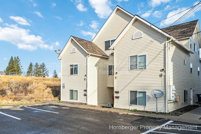 Building Photo - 1605 E Hartson Ave