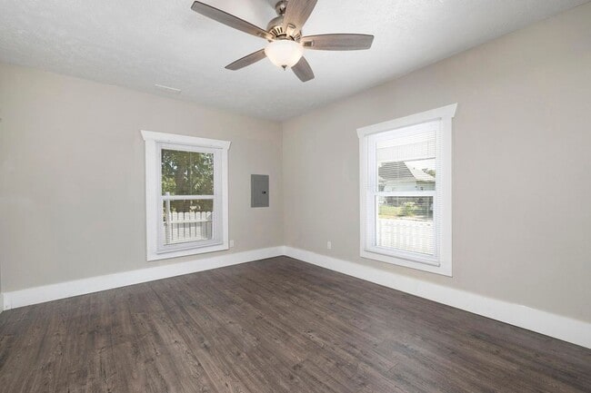 Building Photo - COMING SOON! Updated 2 Story Home in downtown Springfield