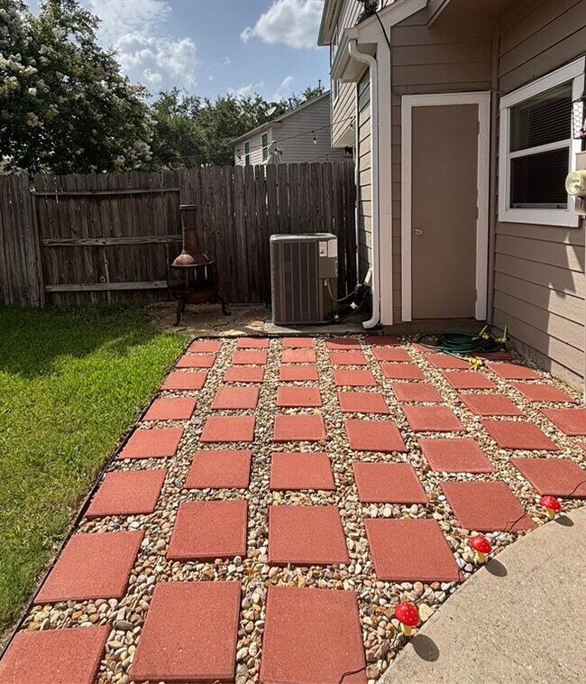Foto del edificio - 29731 Sullivan Oaks Dr