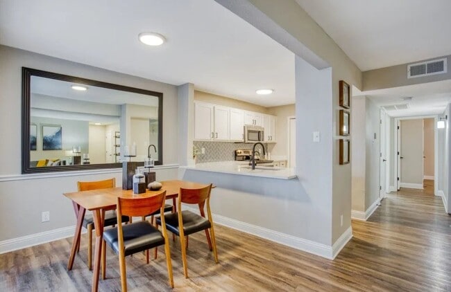 Foto del edificio - 5151 Verde Valley Ln
