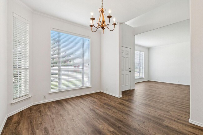 Foto del edificio - 6439 Chester Dr