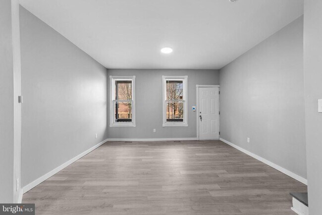 Building Photo - 346 Ridgeway St