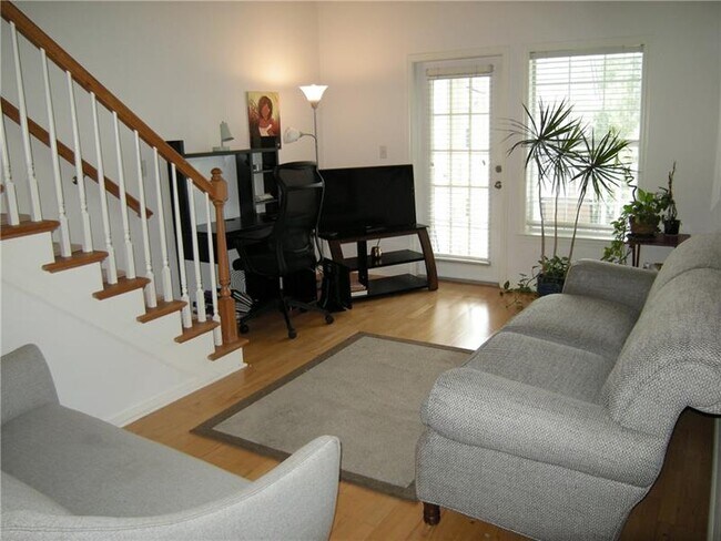 Building Photo - 1411 Westchester Ln NE
