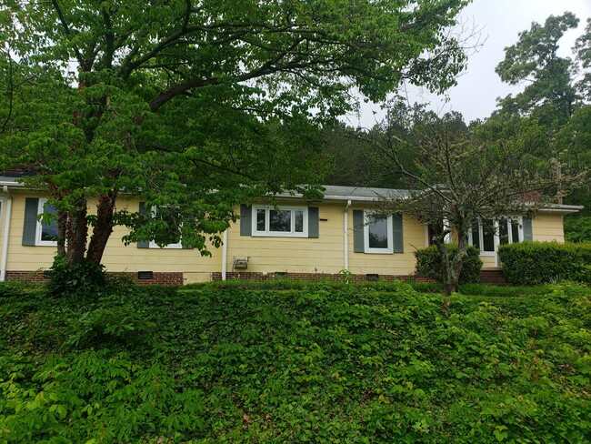 Building Photo - 8701 N Tigerville Rd