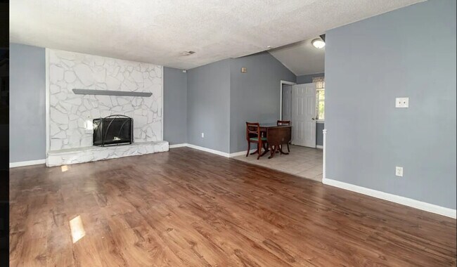 Building Photo - Butler Manor Drive