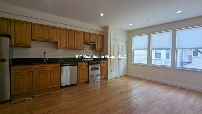 Building Photo - 379 Harvard St