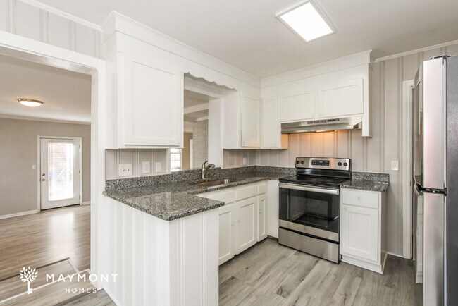 Building Photo - Comfortable Three-Bedroom Home