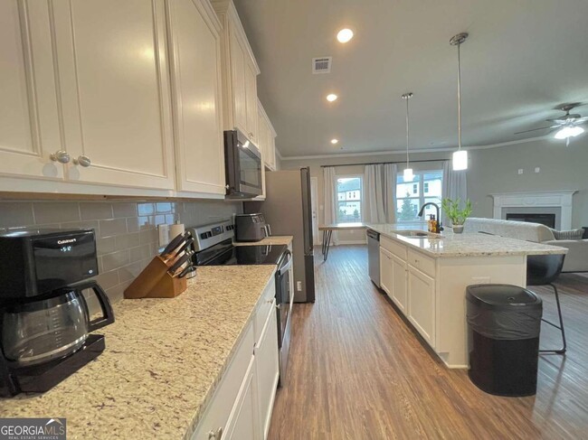 Building Photo - 5032 Silver Fox Trl