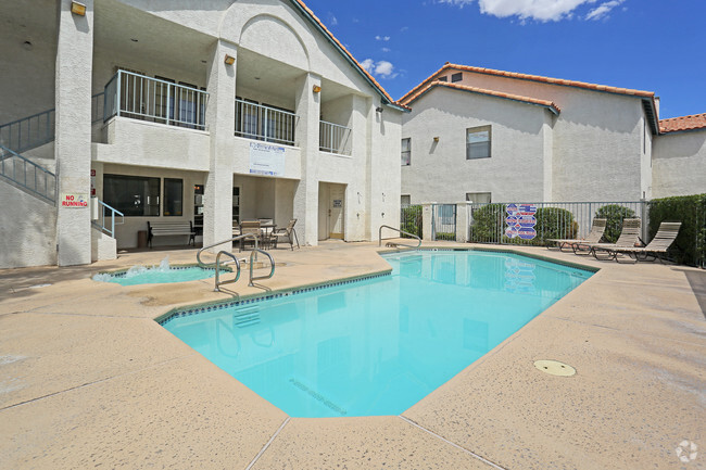 Piscina - Mandalay Bay Apartments