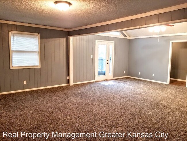 Building Photo - 4 br, 2.5 bath House - 1108 W. Elm Street
