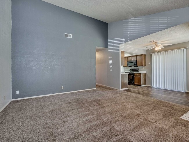 Building Photo - Lexington Commons