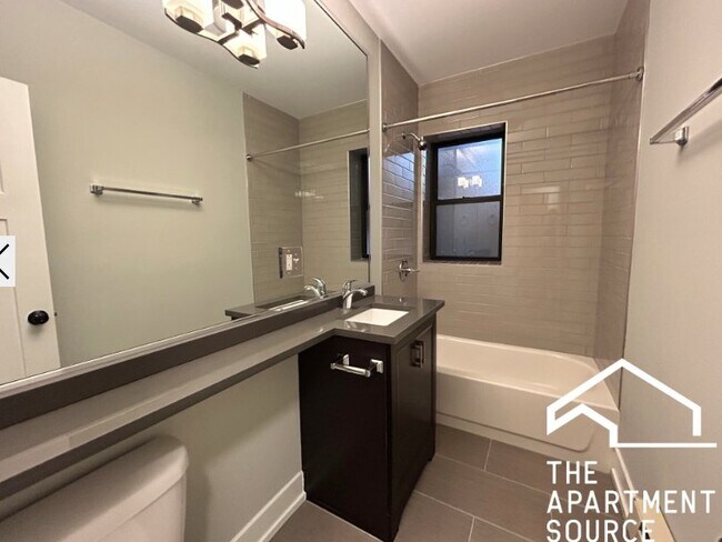 Foto del edificio - 711 W Brompton Ave