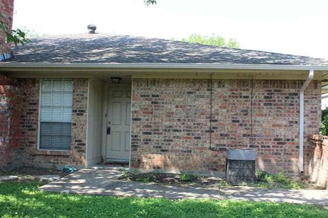 Building Photo - 2708 Townbluff Dr