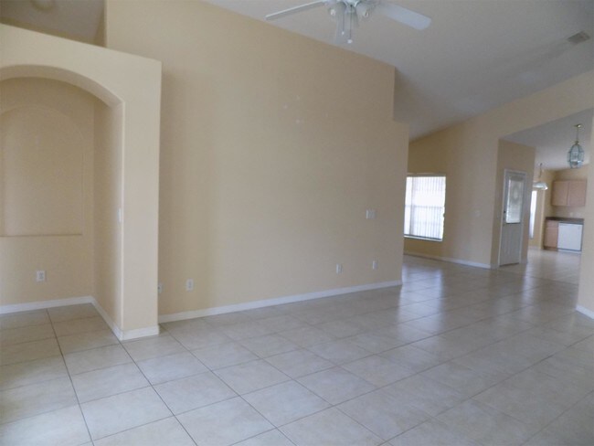 Building Photo - 8022 Spring Creek Dr