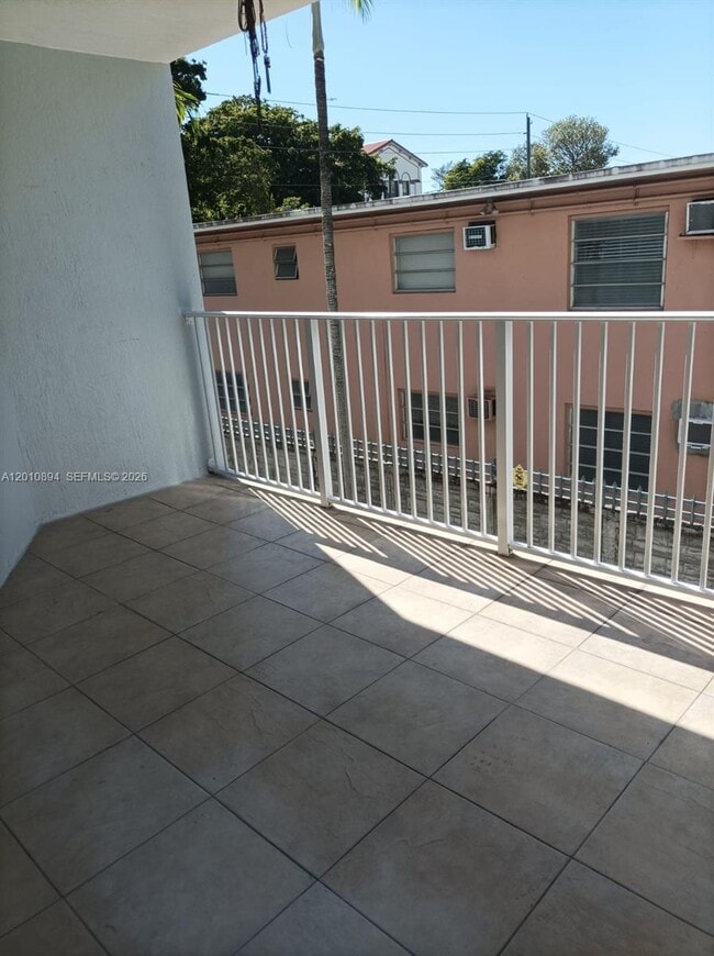 Foto del edificio - 637 SW 3rd St