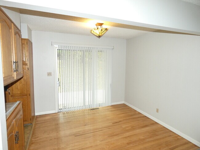 Building Photo - Lake Property!