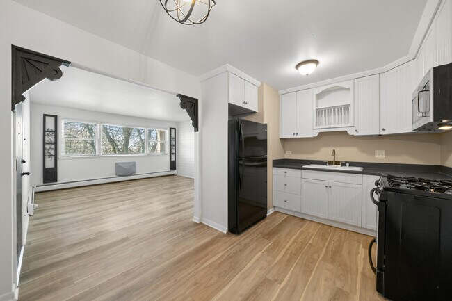 Foto del edificio - 245 Country Club Dr