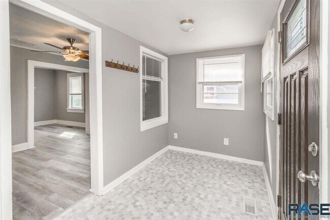 Entrada principal - 926 N Walts Ave