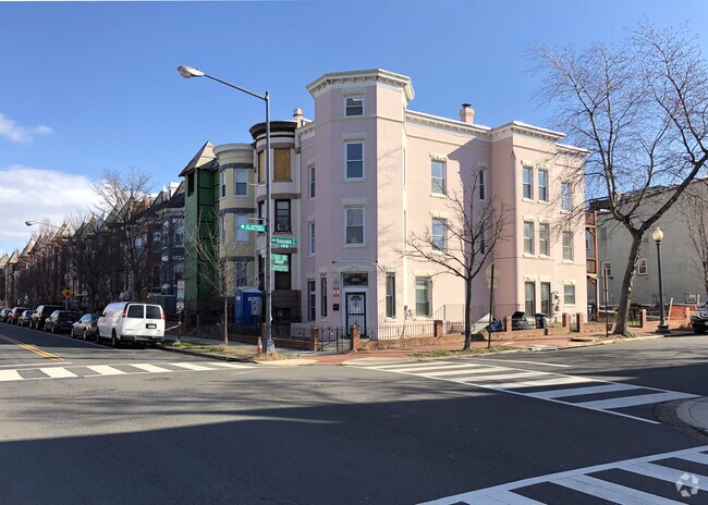 Building Photo - Bloomingdale Row
