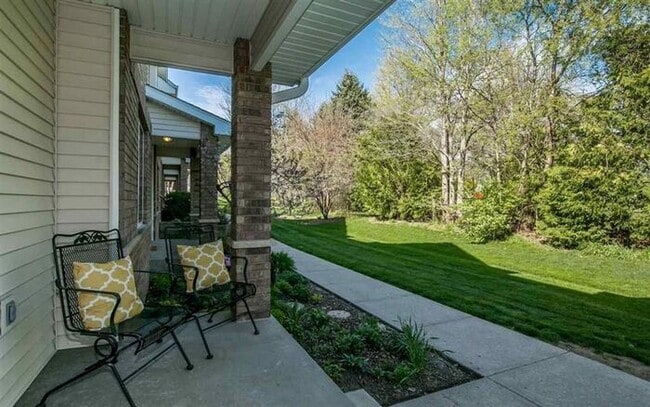 Foto del edificio - $1,975 | 3 Bedroom, 2.5 Bathroom Town Home | Pet Friendly* | Available for an August 1st, 2026 Mo...