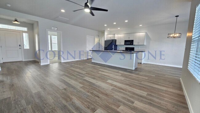 Building Photo - FIRST MONTH RENT FREE WITH FLEXIBLE LEASE ...
