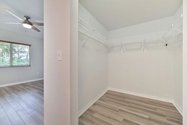 Building Photo - 10030 Maddox Ln