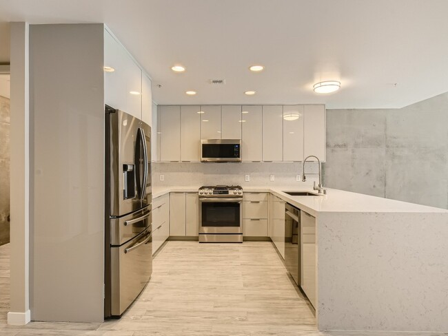 Kitchen - 353 E Bonneville Ave