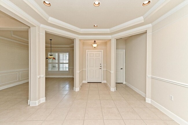 Building Photo - 200 San Saba Dr