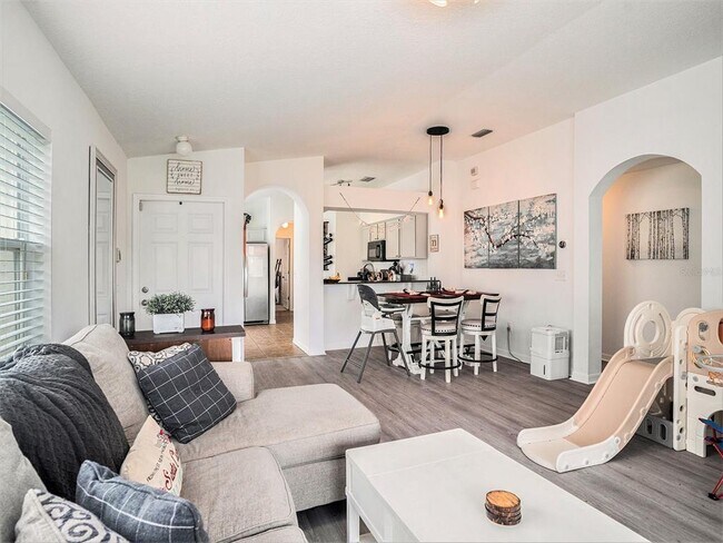 Building Photo - 7833 Carriage Pointe Dr