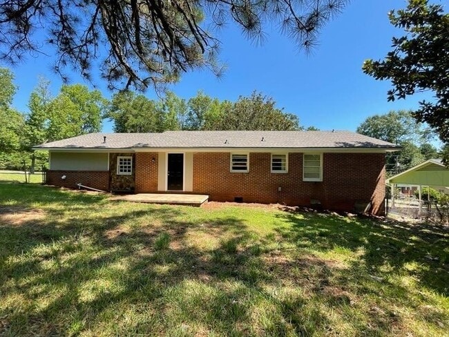 Building Photo - 418 E Northwoods Dr