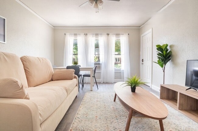 Photo - 5928-5928 Victor St Apartment