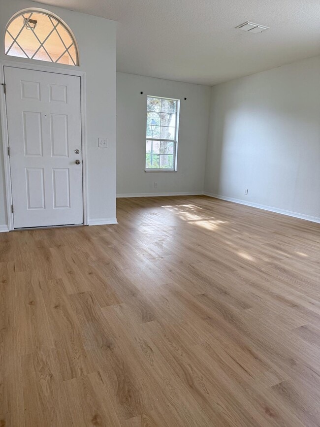 Foto del edificio - 3648 Briar Run Dr
