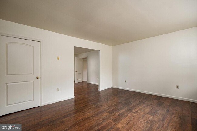 Foto del edificio - 3748 Tudor Dr