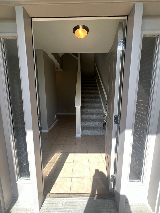 Building Photo - 704 N Aspen Dr