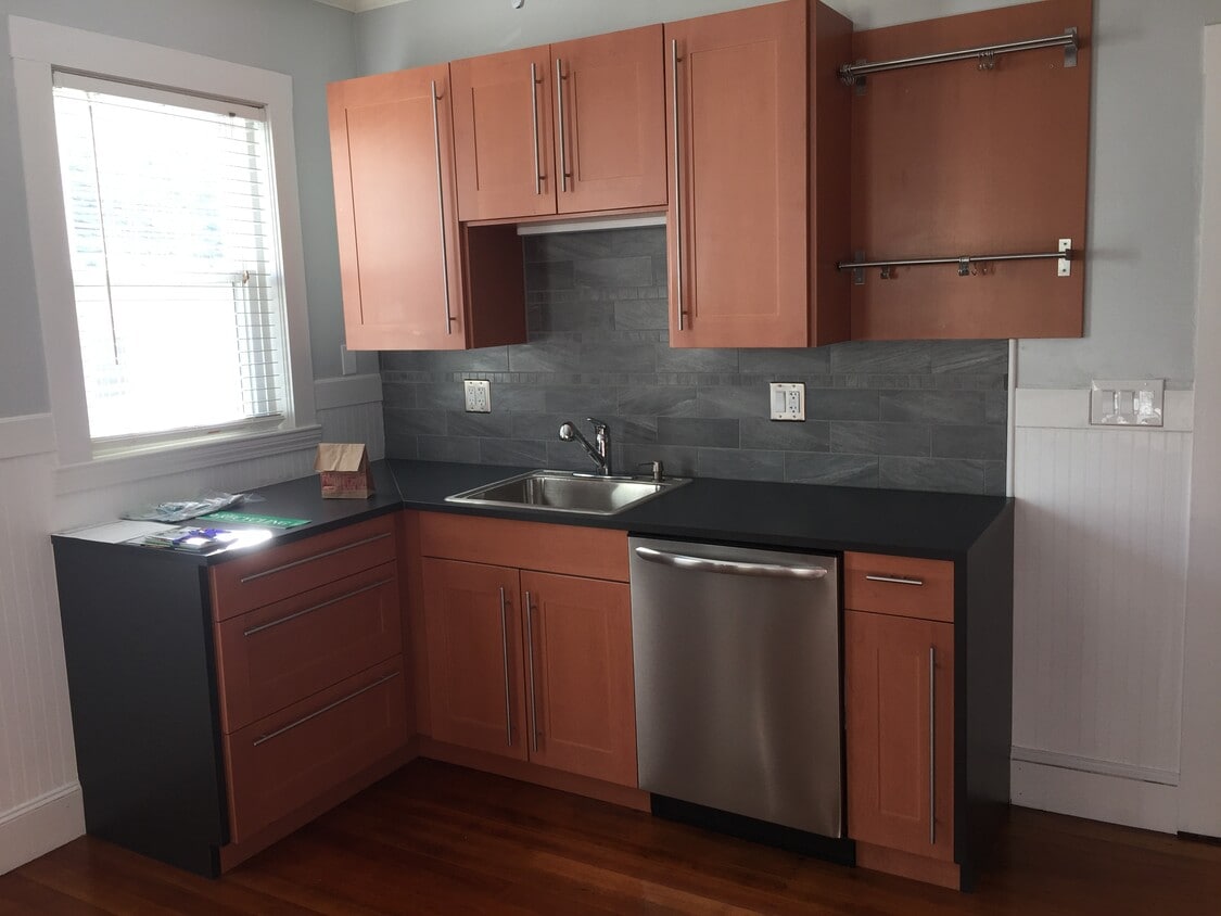 Kitchen - 97 Bow St