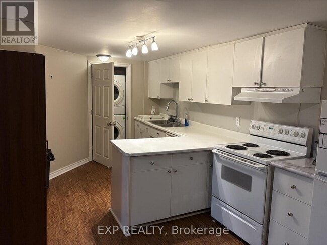 Building Photo - 1975 Fairport Rd