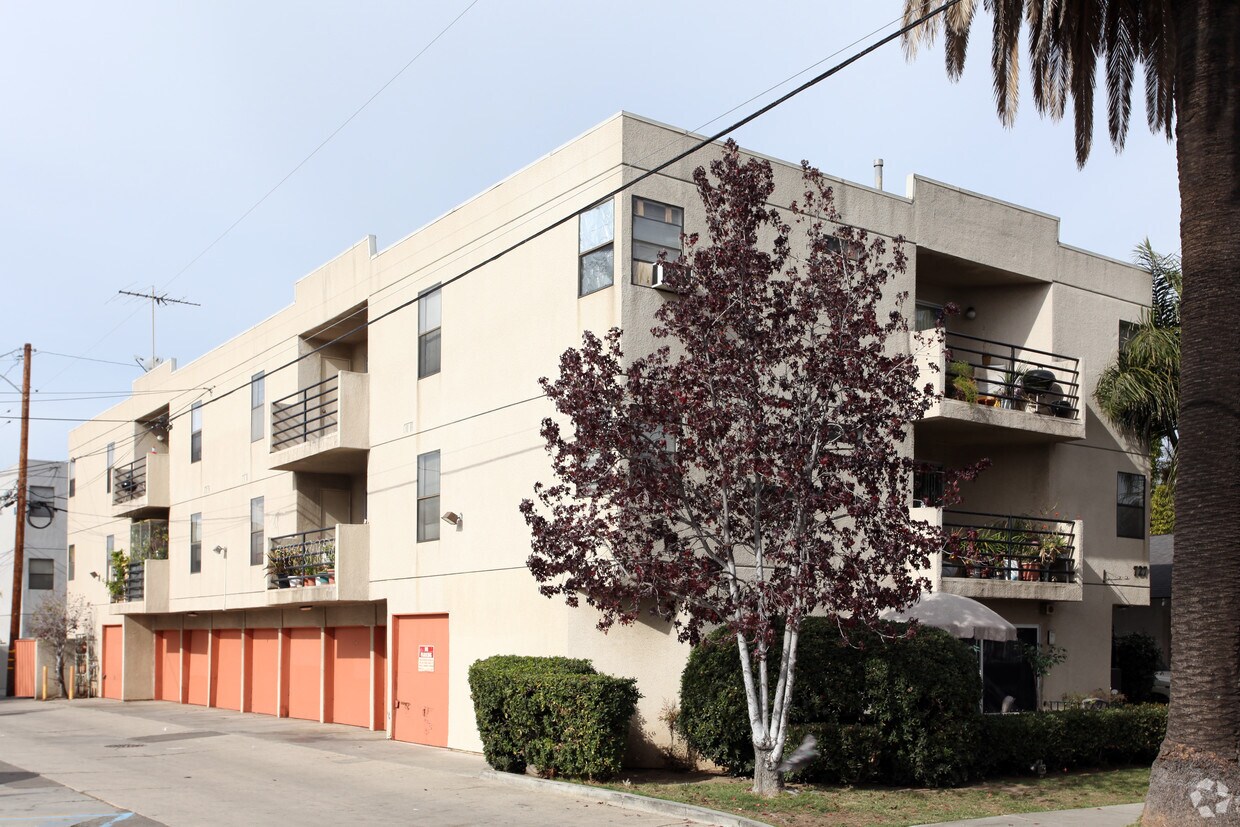 Primary Photo - 727 Gardenia Ave